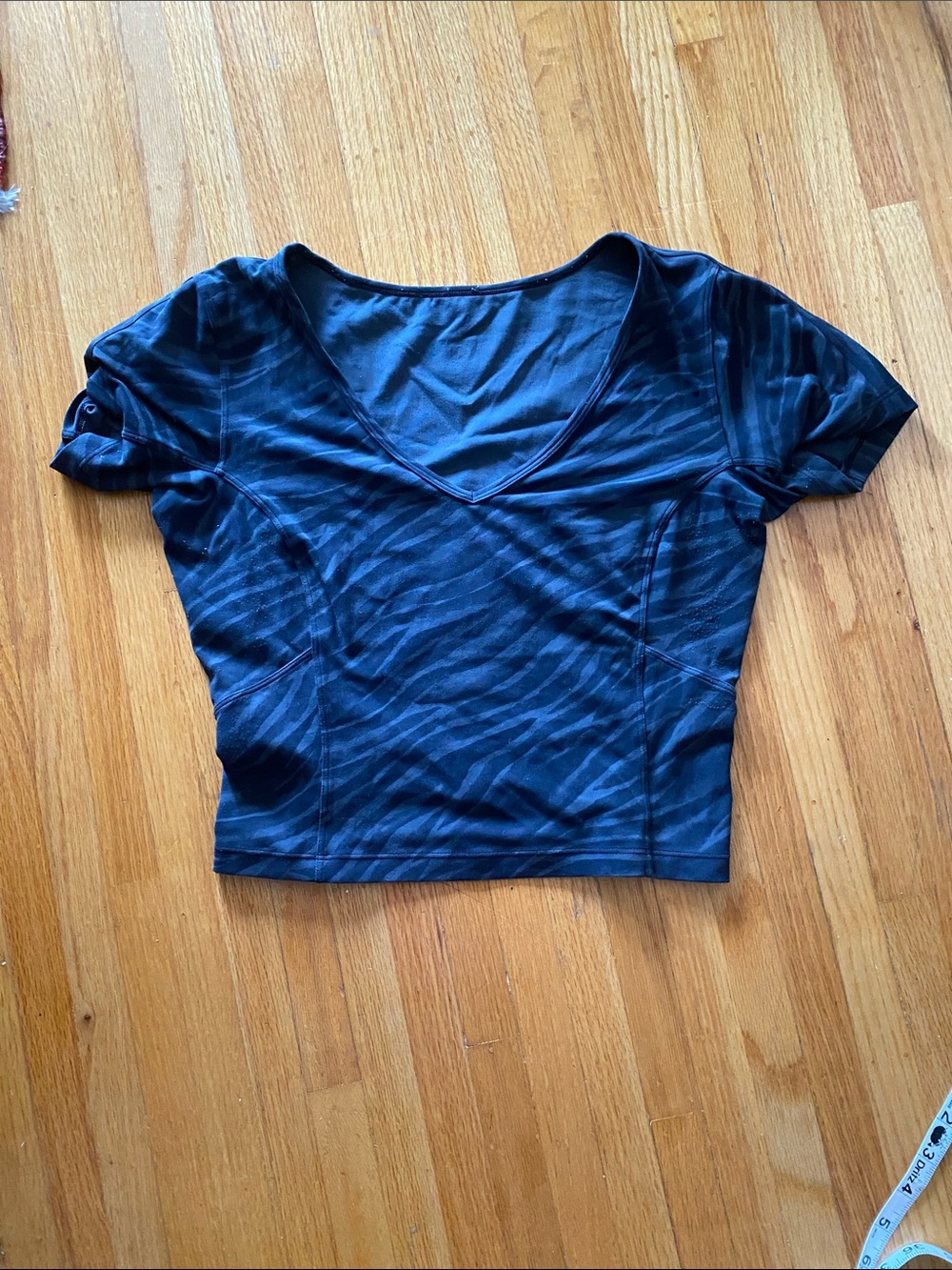 Lululemon Align T-Shirt in Black Tiger Print V Neck Cropped